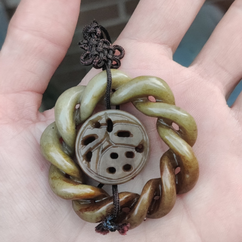 Antique Jade Necklace - Picture 2 of 6